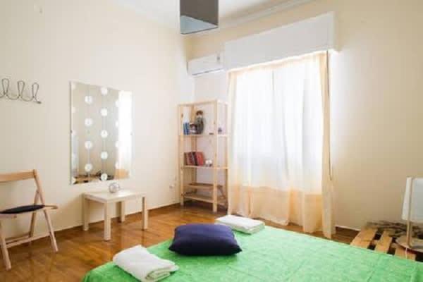 Fully equipped 2 bedroom apt in Athens - image 4