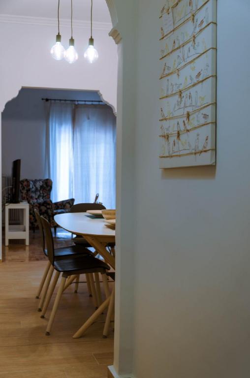 Adorable 2BA close to Ancient Athens city center - image 4