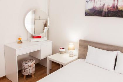 Cozy apartment near Stavros Niarchos Park - image 11