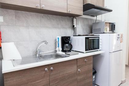 Cozy apartment near Stavros Niarchos Park - image 16