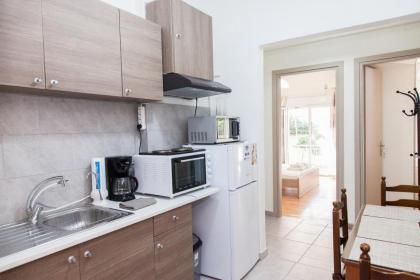 Cozy apartment near Stavros Niarchos Park - image 18