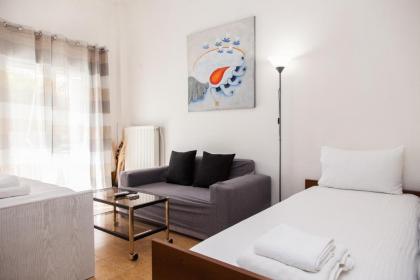 Cozy apartment near Stavros Niarchos Park - image 19