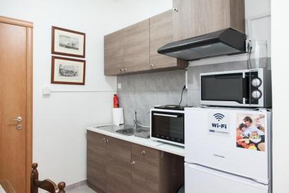 Cozy apartment near Stavros Niarchos Park - image 2