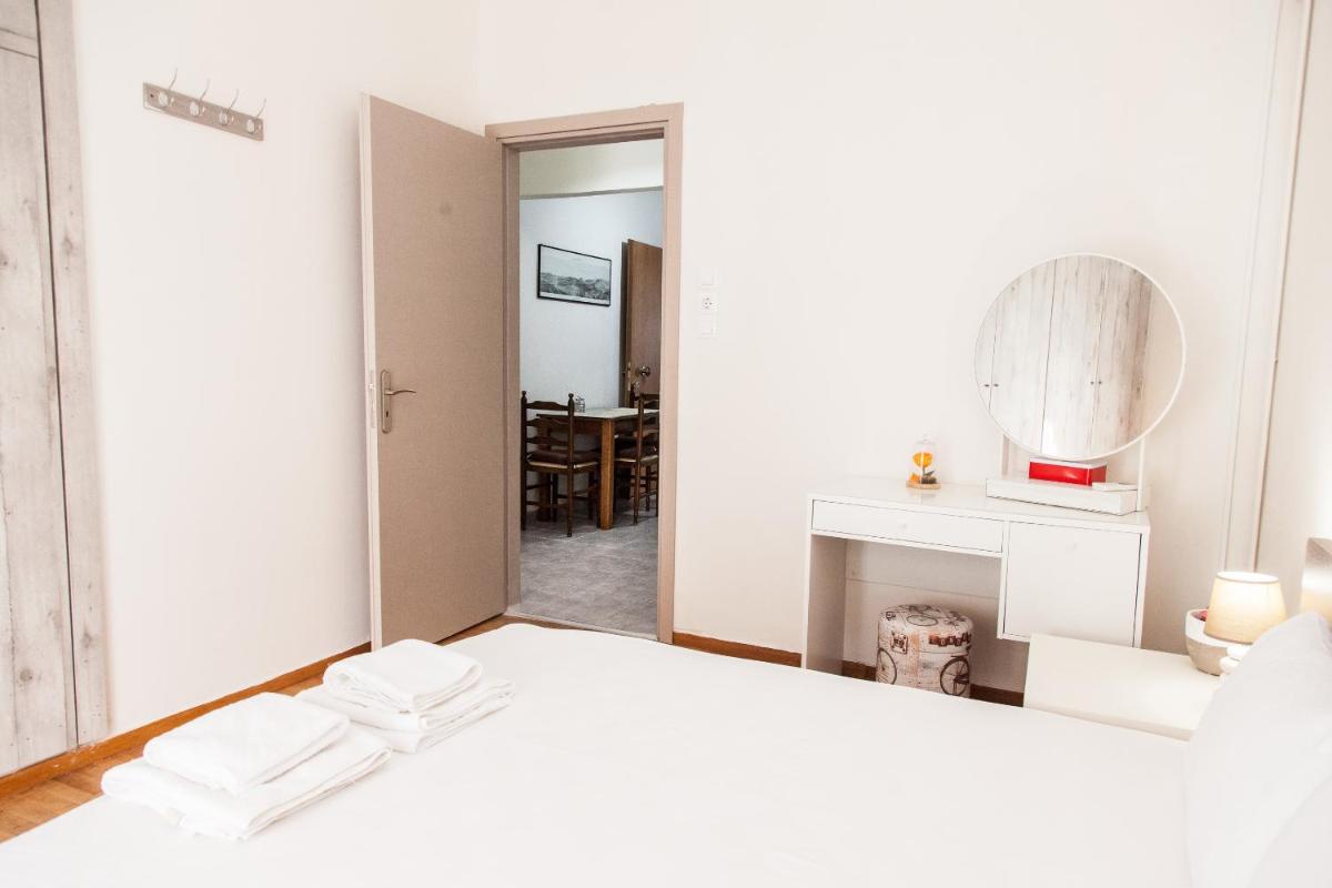 Cozy apartment near Stavros Niarchos Park - image 7