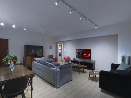 2 bedroom apartment close to children's hospital - image 1