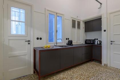 An Outstanding 3 bdrm Apartment in the Heart of Athens - image 4