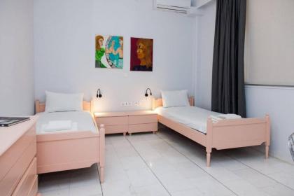 Ypsilon IconicAthensHome 140m2 Family & Pet Friendly Luxurious 3 bdm apt Acropolis 10 min taxi drive for 8 euro Quiet central neighborhood shopping 2 min walk fast wifi free parking Park with running track across the street - image 18