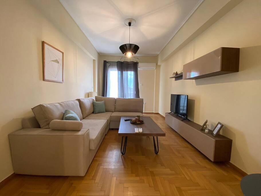 Spacious 3 BR Apartment in Family Neighbourhood - main image