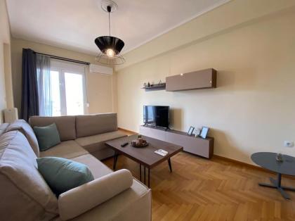 Spacious 3 BR Apartment in Family Neighbourhood - image 2