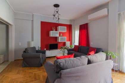 Adorable 2 Bedrooms Apartment in Athens - image 8