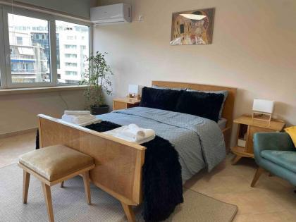 Cozy apartment in heart Athens near metro Fix 100m - image 4