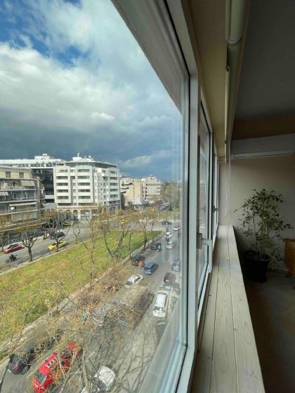 Cozy apartment in heart Athens near metro Fix 100m - image 9