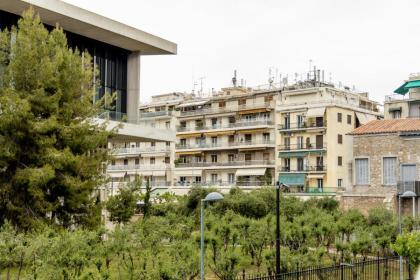 Impressive Minimal 2 bdrm next to Acropolis Museum - image 10