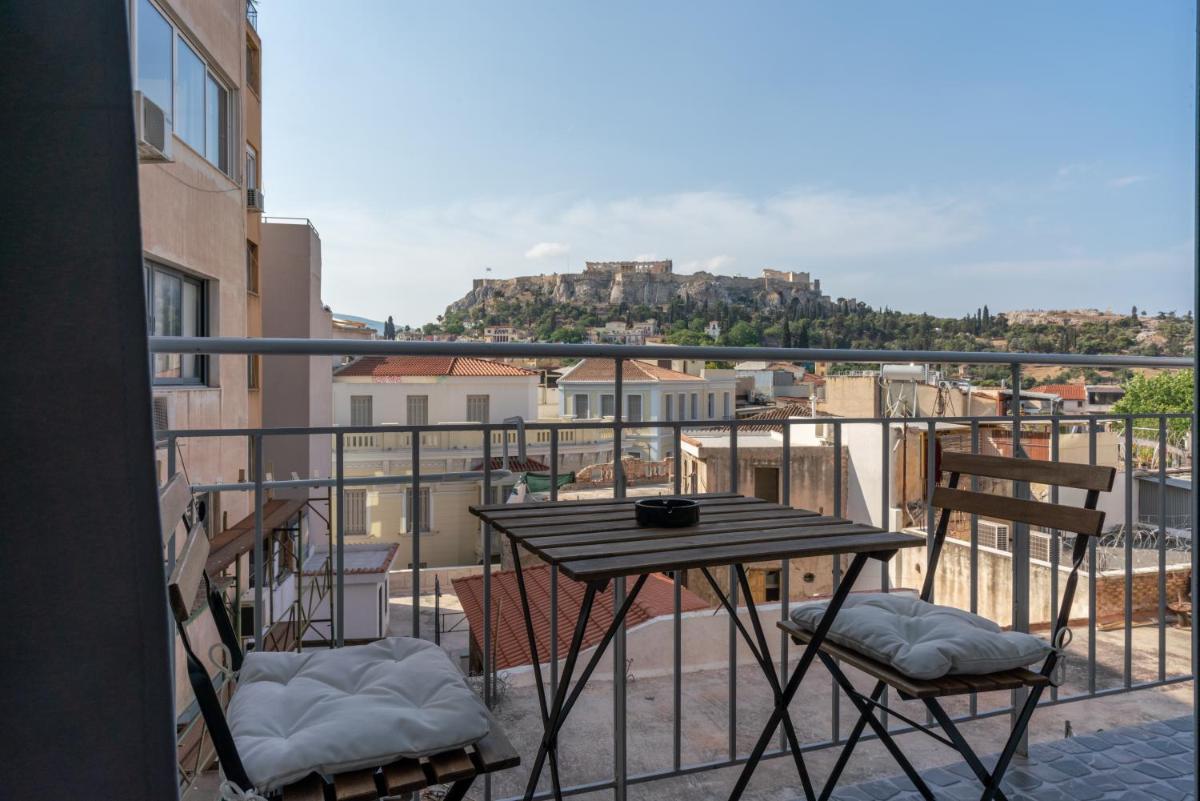 Luxury apartment overlooking the citadel of Tsakas - main image