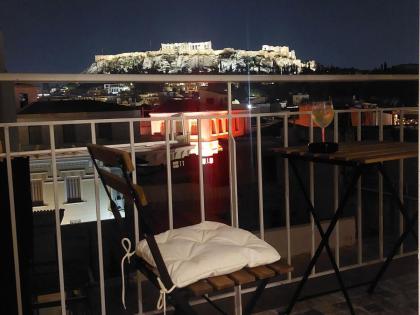 Luxury apartment overlooking the citadel of Tsakas - image 6