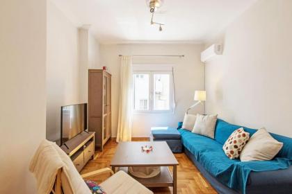 Quiet Central apt in picturesque Pagrati 