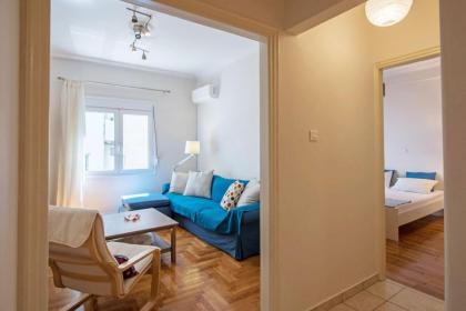 Quiet Central apt in picturesque Pagrati - image 2