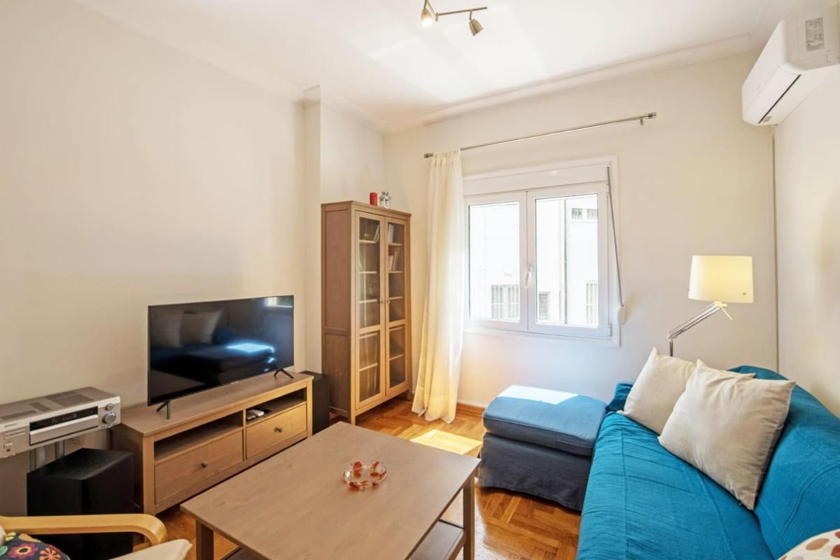 Quiet Central apt in picturesque Pagrati - image 4