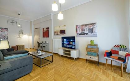 Cosy 2BR flat near Ampelokipoi station & hospitals