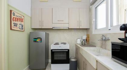 Cosy 2BR flat near Ampelokipoi station & hospitals - image 15