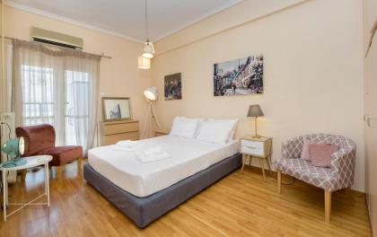 Cosy 2BR flat near Ampelokipoi station & hospitals - image 3