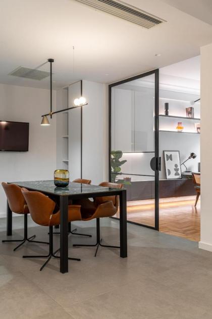 High-end RENOV Apt with an amazing office - image 20