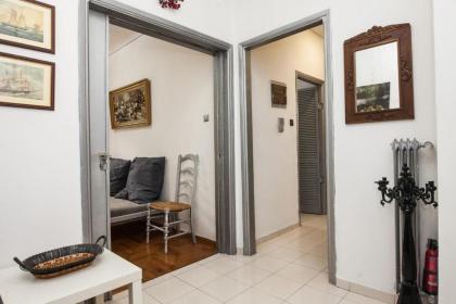 Stunning Two Bedroom Apartment in Historic Area of Exarcheia - image 11