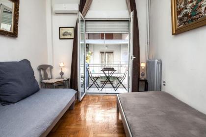 Stunning Two Bedroom Apartment in Historic Area of Exarcheia - image 2