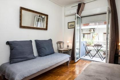 Stunning Two Bedroom Apartment in Historic Area of Exarcheia - image 9