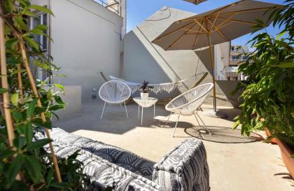 Yalarent Stunning Apartments at the Heart of Athens - image 10