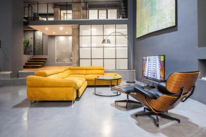 Stylish Industrial Loft next to Acropolis Museum 