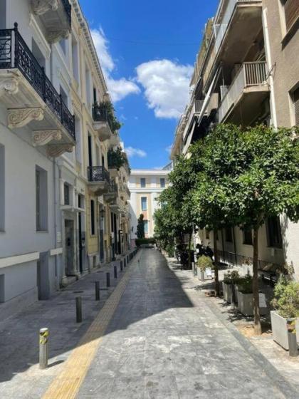 2bdr Apartment in Plaka-2 mins walk to syntagma - image 2