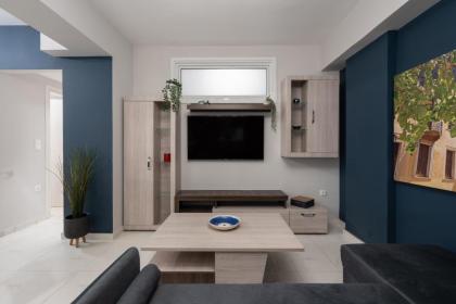 New modern semi basement - image 17