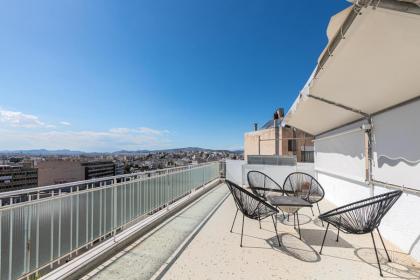 Cozy Penthouse Under Acropolis - image 11